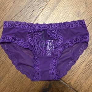 Natori brand new underwear. Color: feathers